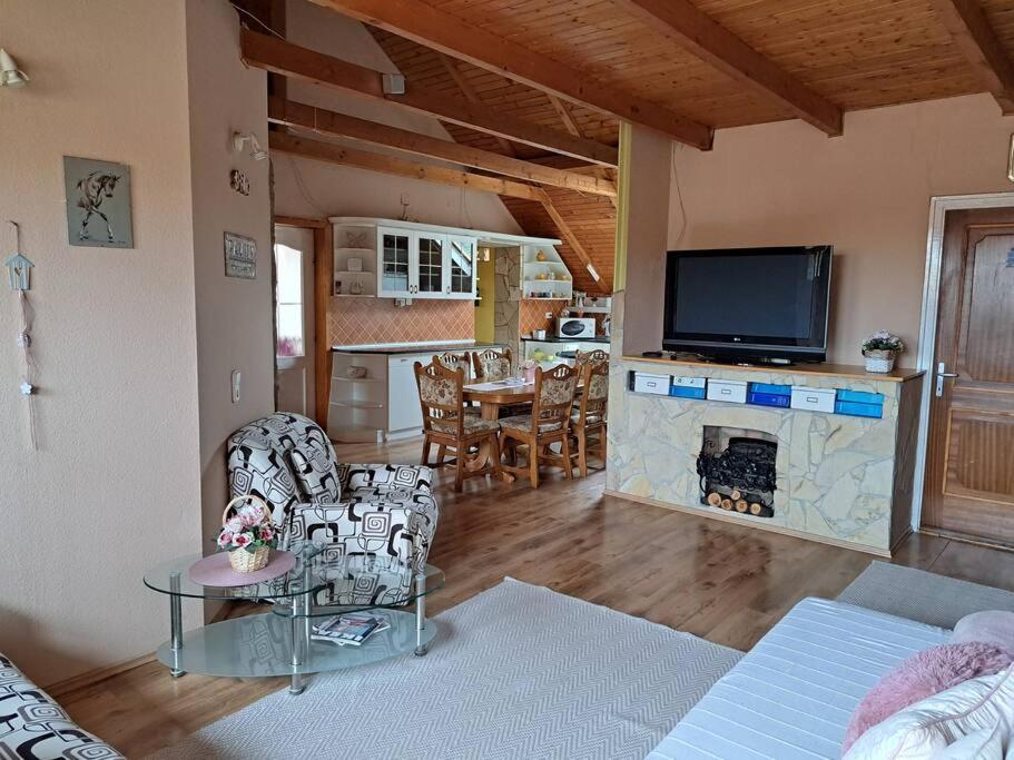 Kismarosi Center Apartman — 4-Star Luxury Hotel in Kismaros, Hungary