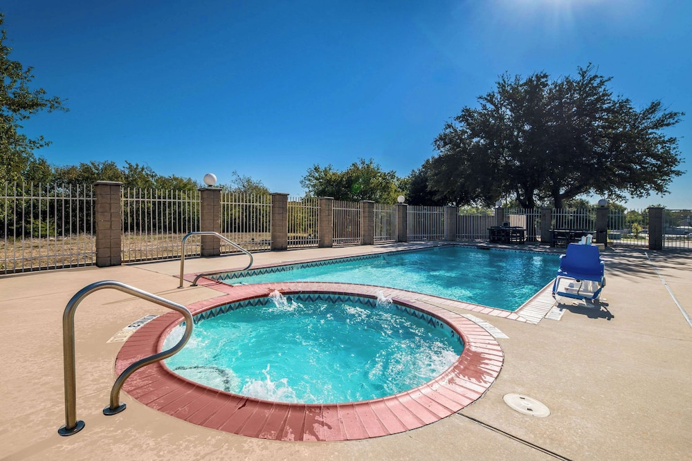 Comfort Suites Roanoke Fort Worth North - photo 24