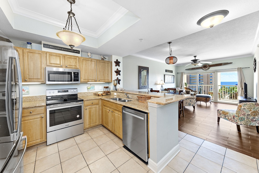 Crystal Tower Comfort Condos by Hosteeva - photo 35