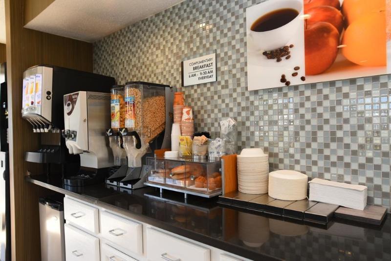 Capital Inn & Suites - photo 7