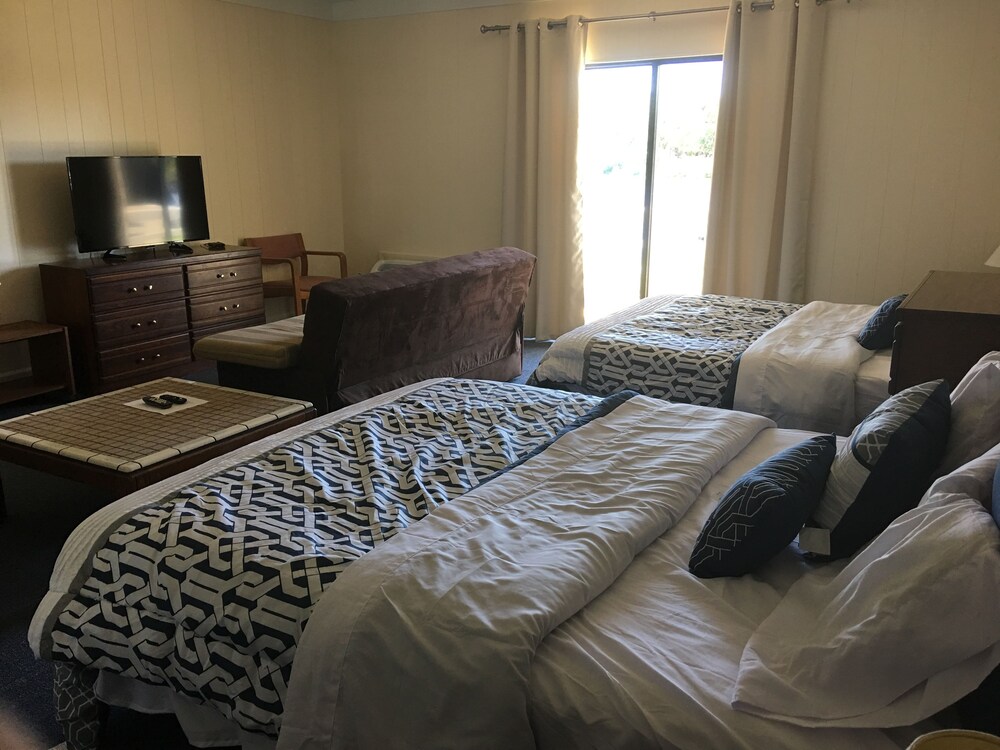 The Rivers Edge Motel - photo 16