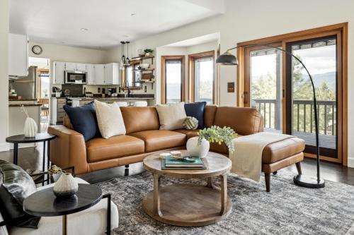 Hot Tub Scenic Views Spacious Deck Game Room in Evergreen, United States