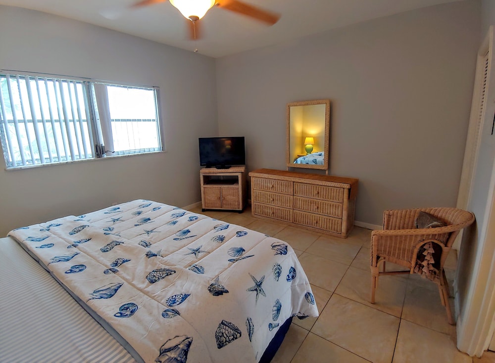 Hideaway Waterfront Resort & Hotel - photo 19