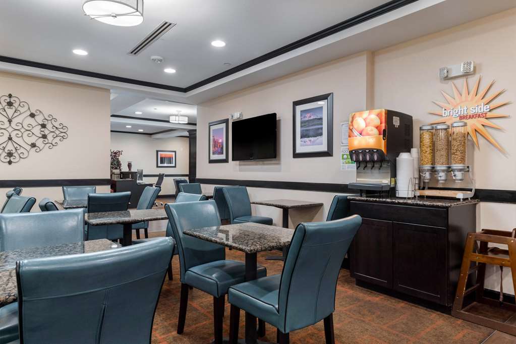 La Quinta Inn & Suites by Wyndham Auburn - photo 37