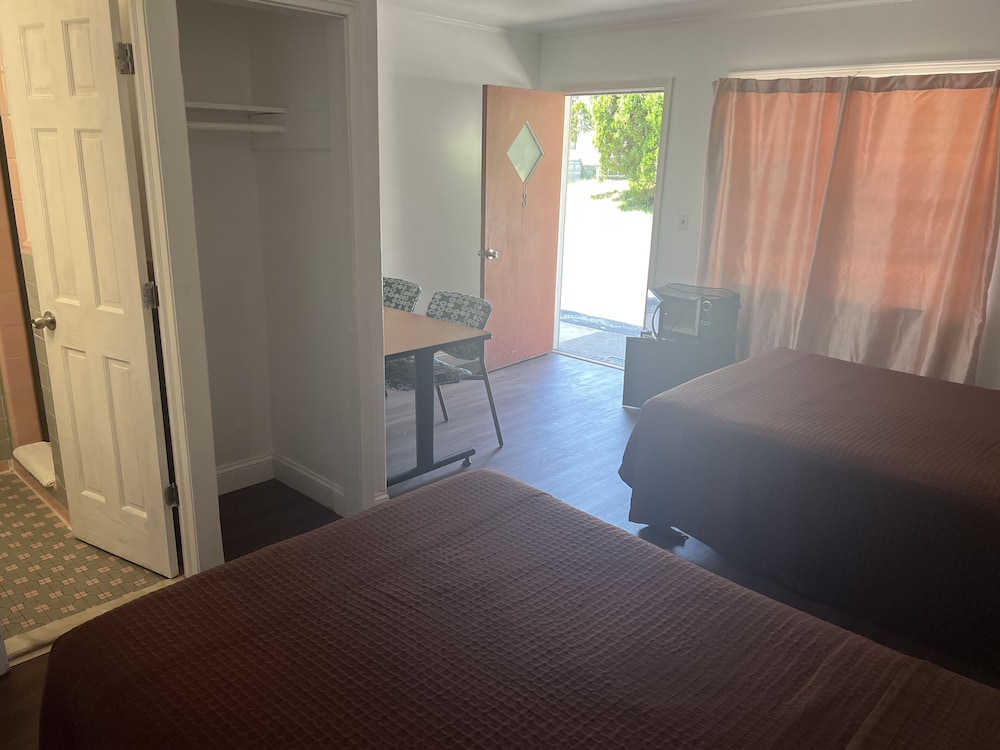 Cadet Motel - photo 22