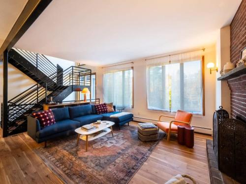 Private Berkshires Home On 5 Acres Rustic & Chic — 4-Star Luxury Hotel in Otis, United States