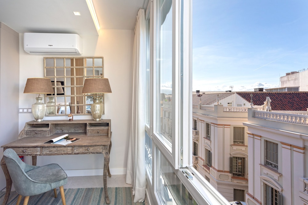Plaza del Teatro — 4-Star Luxury Hotel in Malaga, Spain