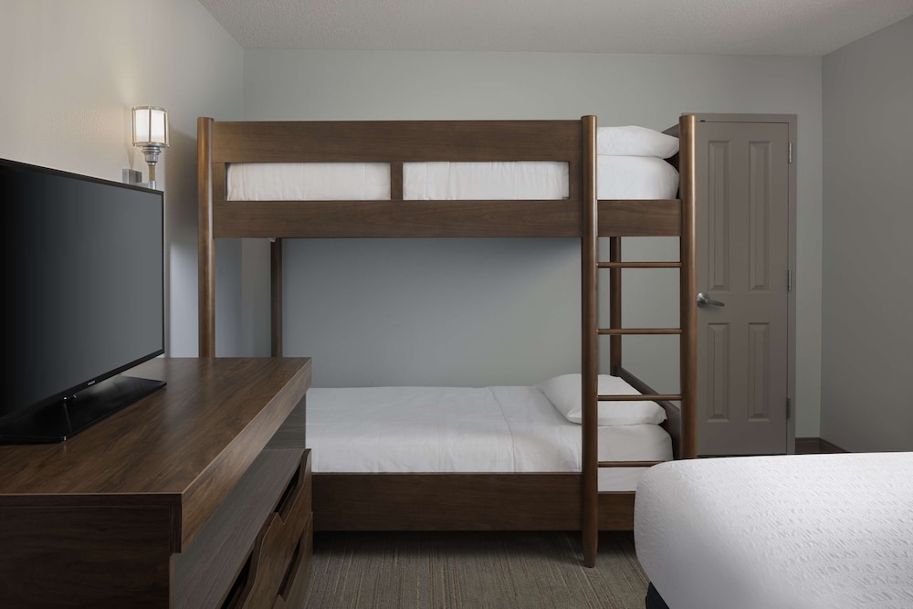Hampton Inn & Suites Myrtle Beach Oceanfront - photo 14
