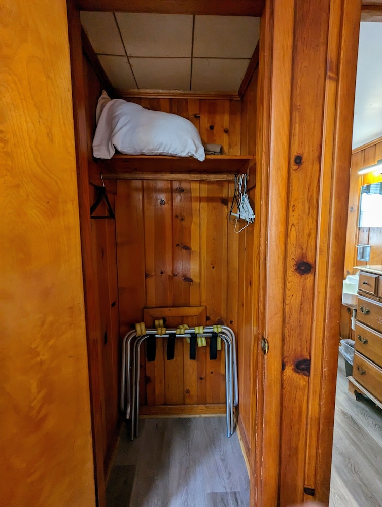 Riverside Motel - photo 18