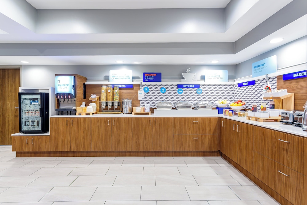Holiday Inn Express & Suites Lancaster by IHG - photo 84