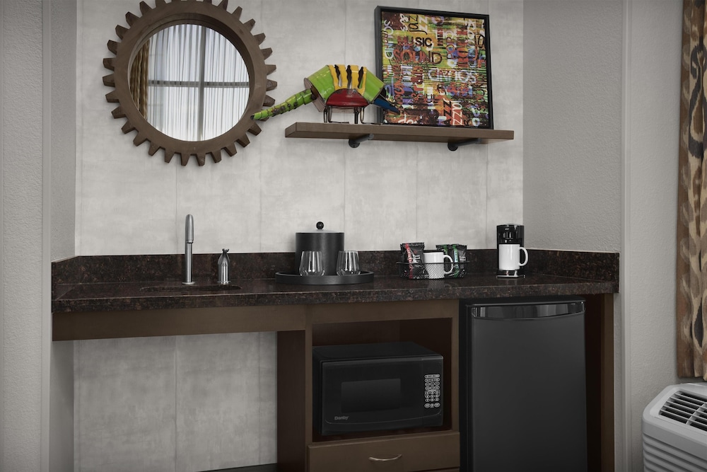 Hampton Inn & Suites Austin @ The University Capitol - photo 26