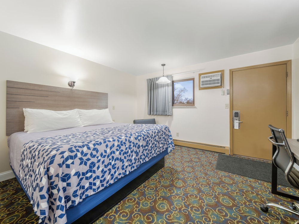 Kingsway Inn - photo 41