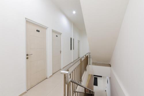 RedDoorz at Jatiwaringin near Exit Toll Pondok Gede — Bangkalan — photo 4