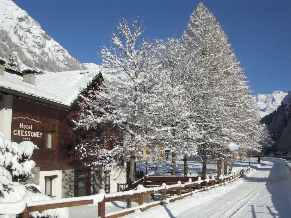 Gressoney — 4-Star Luxury Hotel in Gressoney-Saint-Jean, Italy