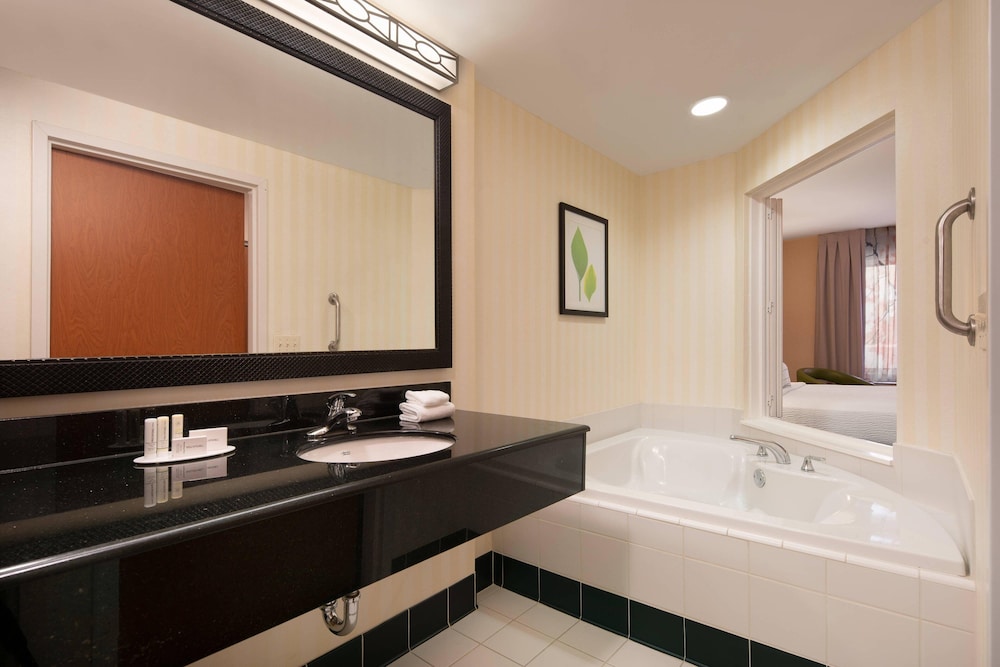 Fairfield Inn & Suites by Marriott Redding - photo 24