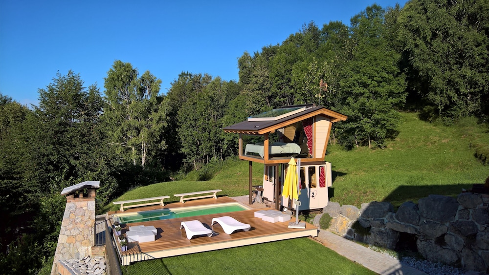 Cablewayroom - carbon neutral hotel in Selvino