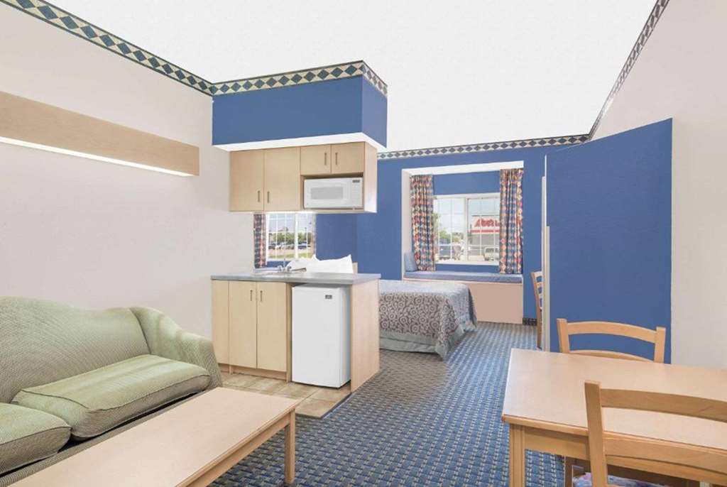 Days Inn & Suites by Wyndham Hutchinson - photo 36