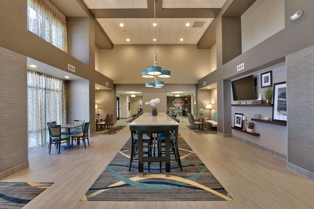 Hampton Inn & Suites Albuquerque Airport - photo 33