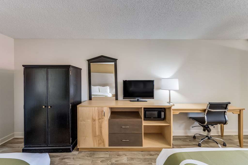 Quality Inn & Suites Hot Springs Lake Hamilton - photo 12
