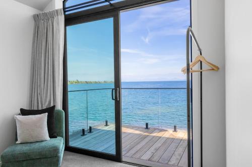 Lakefront Home Spa Pool — 4-Star Luxury Hotel in Taupo, New Zealand