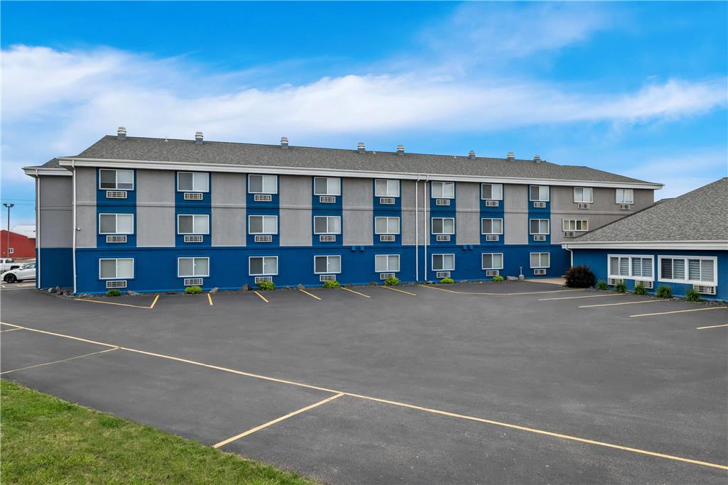 Super 8 by Wyndham Osseo WI - featured photo
