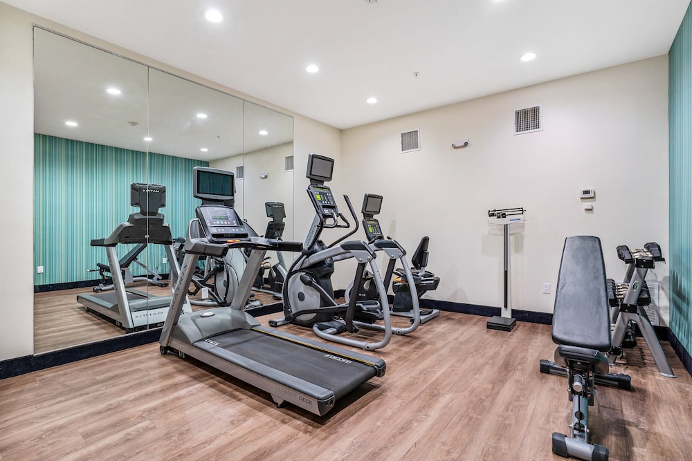Holiday Inn Express Suites Van Buren Ft Smith Area by IHG - photo 51