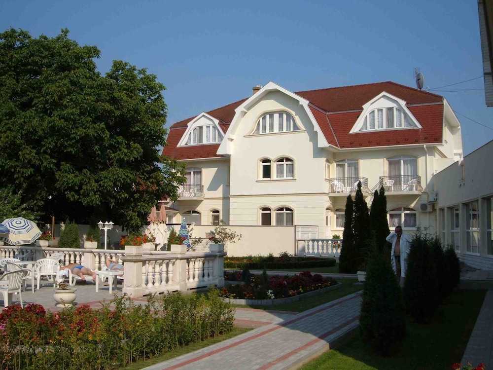 Aqua Blue Hotel — hotel in Hajduszoboszlo