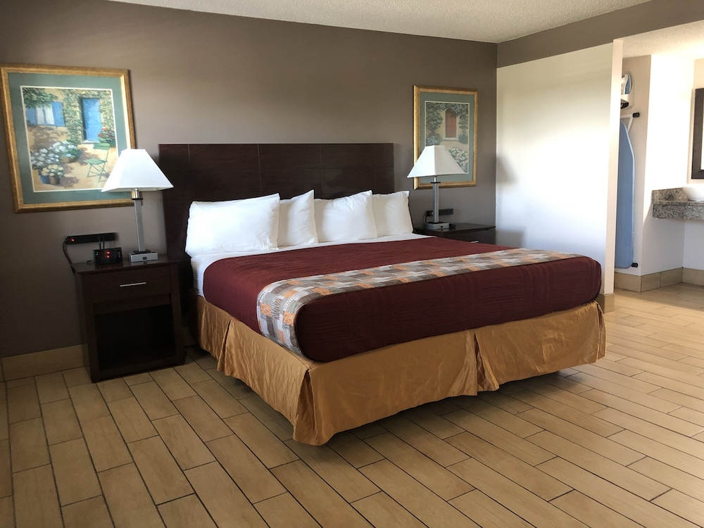 Sun Coast Inn - photo 7