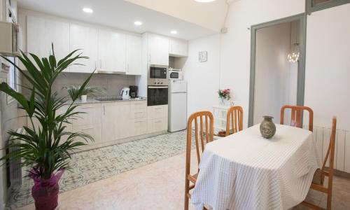 Poble Sec Charming Apartment — 4-Star Luxury Hotel in Barcelona, Spain