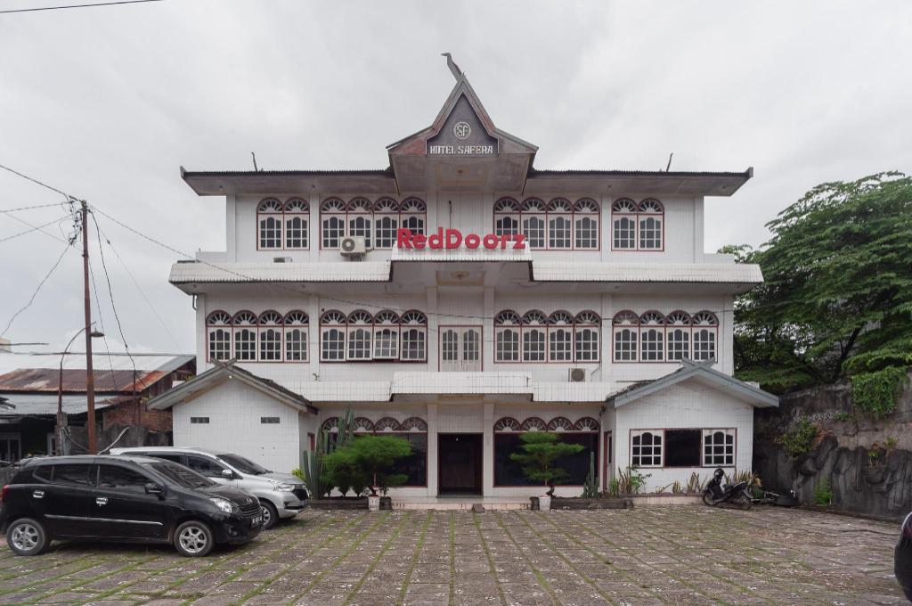 RedDoorz @ Jalan Jendral Sudirman Jambi 2 in Jambi City, Indonesia