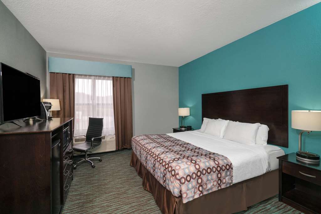 La Quinta Inn & Suites by Wyndham Knoxville East - photo 12