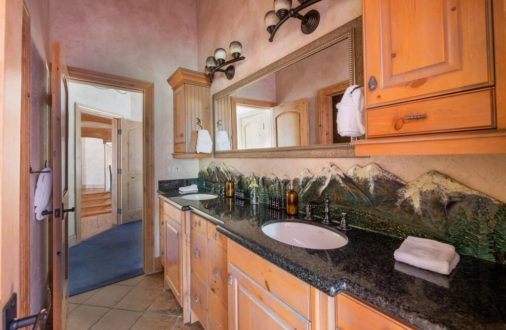 Cherry Ridge by Avantstay Incredible Mountain Mansion w Game Room Hot Tub & Views - photo 26