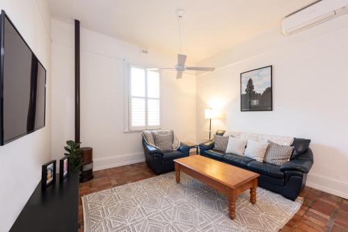 Renovated 2B 1B Victorian House in Princes Hill — 4-Star Luxury Hotel in Melbourne, Australia
