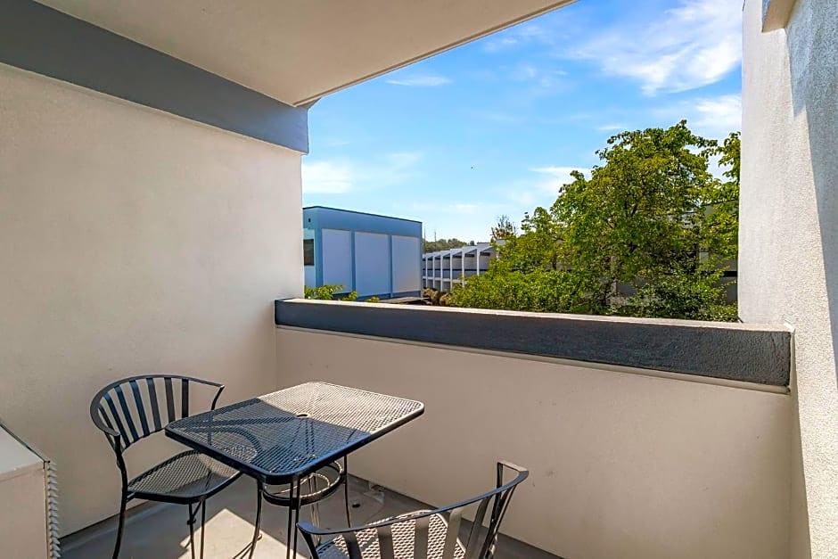 Americas Best Value Inn & Suites Wine Country Santa Rosa - photo 8