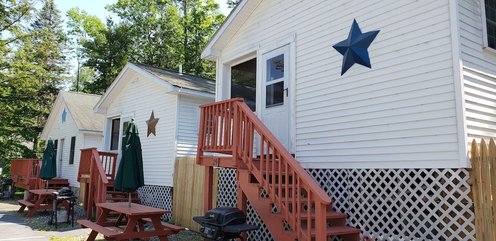 Weirs Beach Motel and Cottages - photo 57