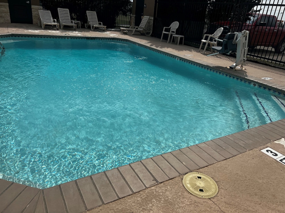 Baymont by Wyndham Cuero - photo 34
