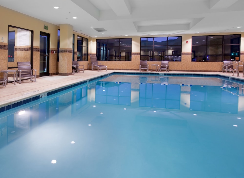 Holiday Inn Express & Suites Logan by IHG - photo 12