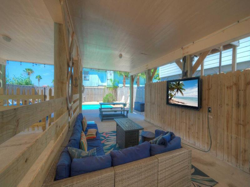 Salty Peach by Avantstay Private Pool New Decor - photo 38