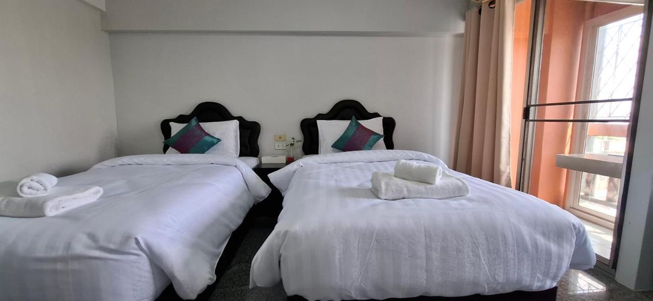 Petchphiroon Apartment