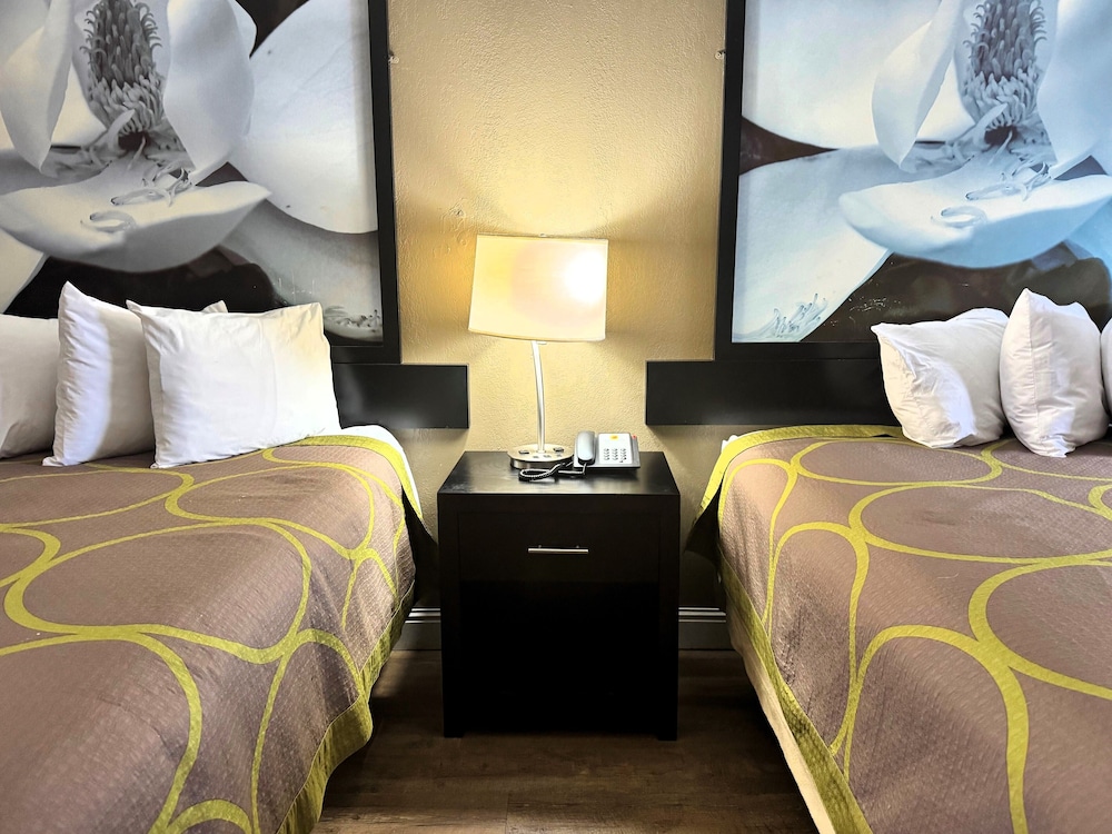 Super 8 by Wyndham Tupelo Airport - photo 22