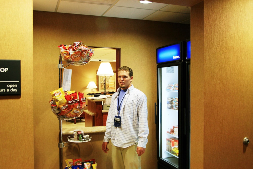 Hampton Inn & Suites Kingman - photo 32