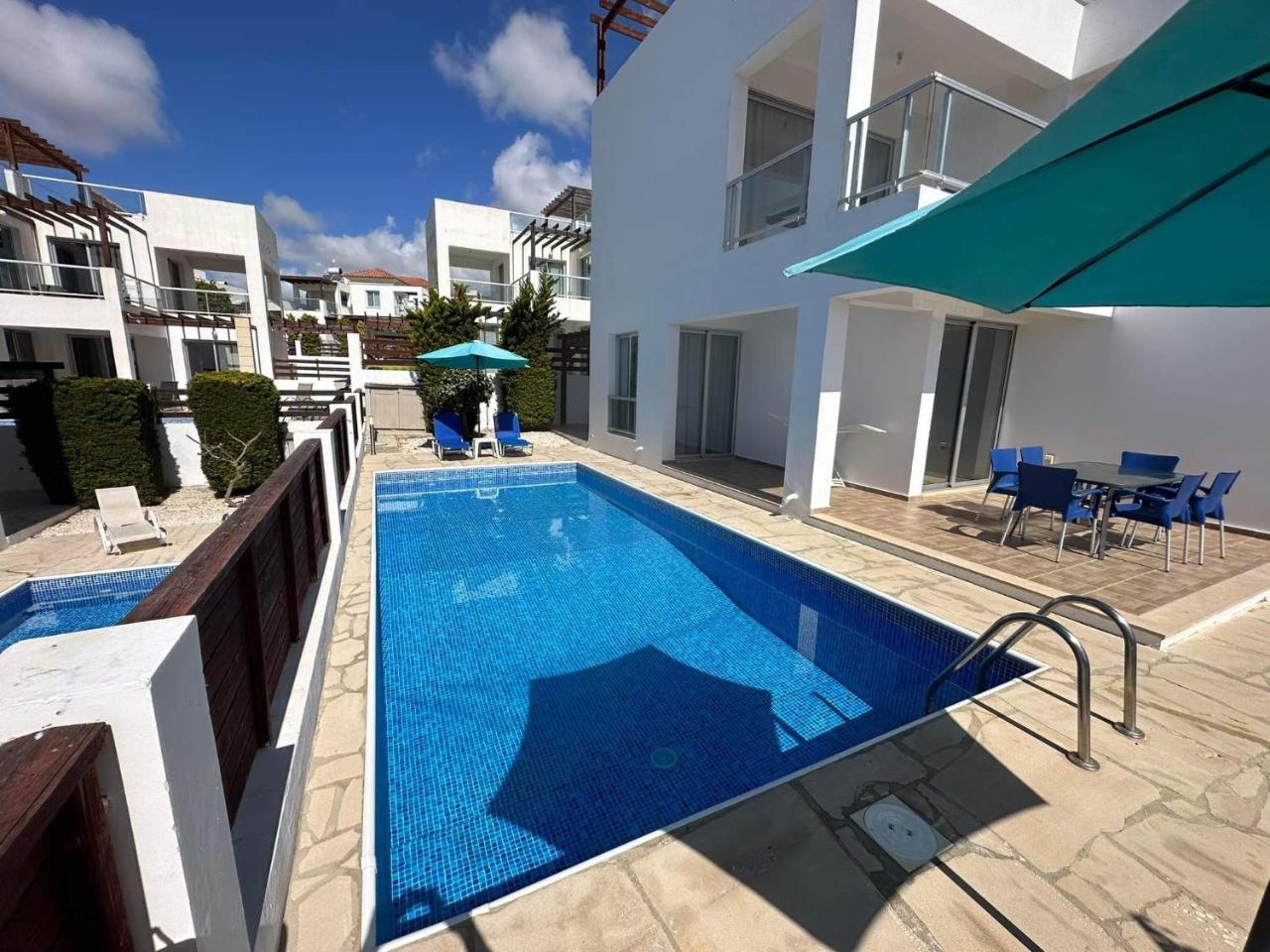 Villa Aqua Sunrise 1km From Beach With Sea Views