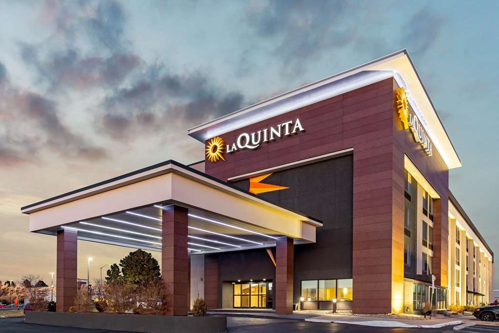 La Quinta Inn & Suites by Wyndham Denver Aurora Medical - photo 3