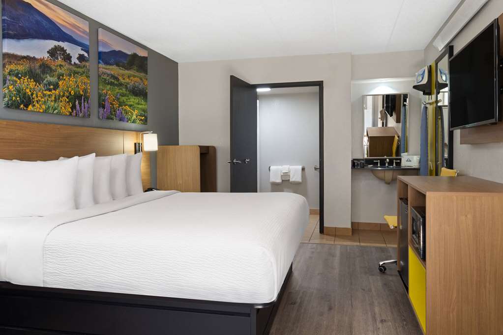 Days Inn by Wyndham Columbus Worthington - photo 15