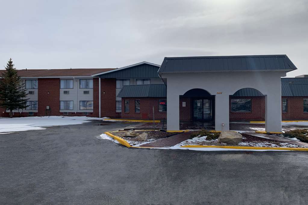 Days Inn by Wyndham Rawlins - photo 2