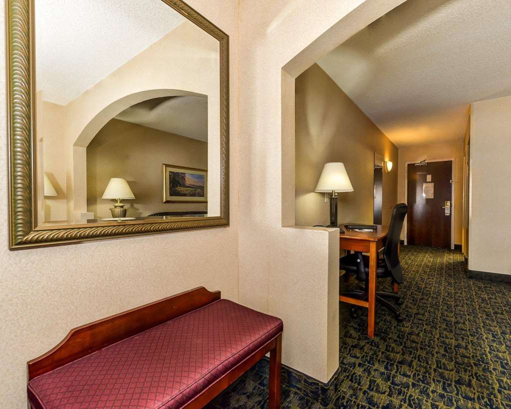 Quality Inn Spring Mills Martinsburg North - photo 12