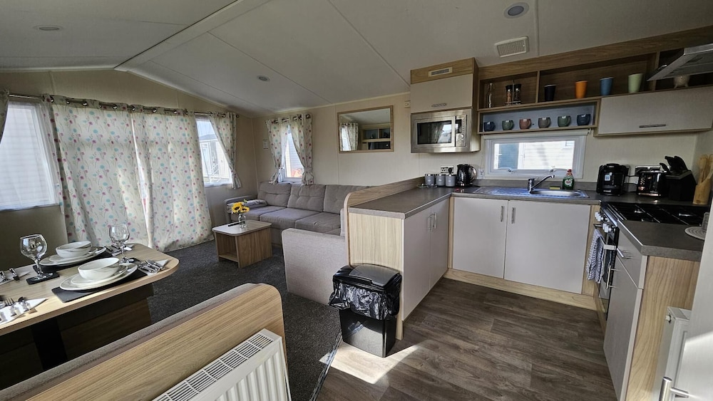 Pura Vida stunning 2 bed Caravan in Clacton on sea in Clacton-On-Sea, United Kingdom