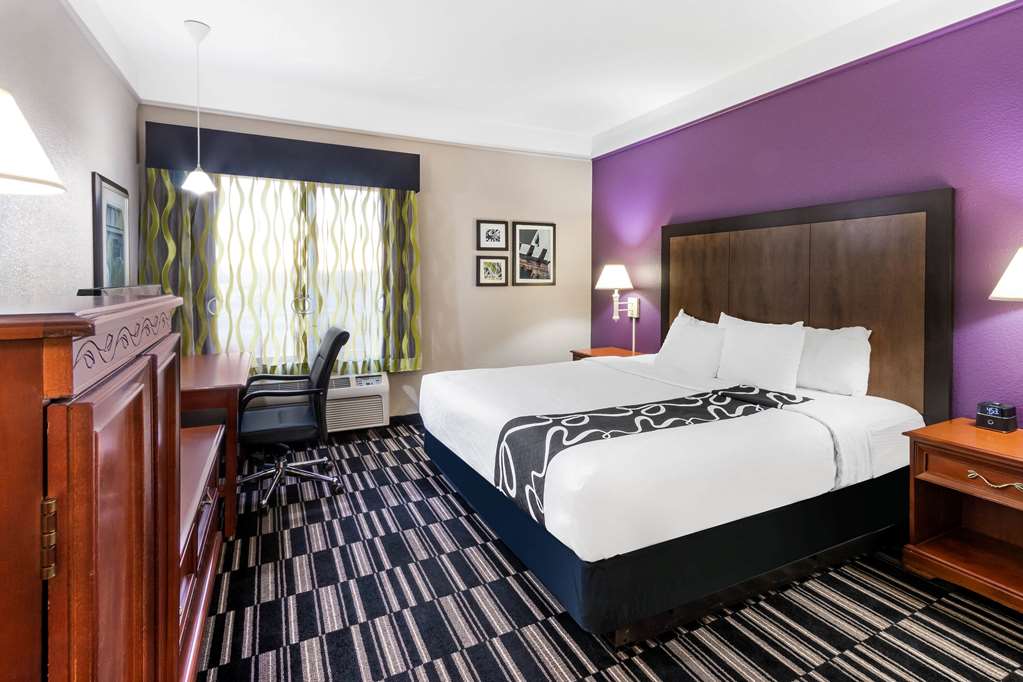 La Quinta Inn & Suites by Wyndham Roswell - photo 9