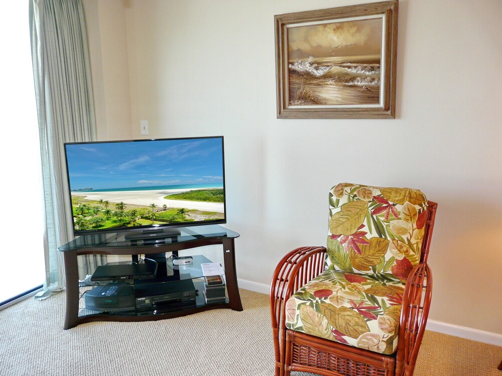 South Seas Tower 4 1510 - photo 8