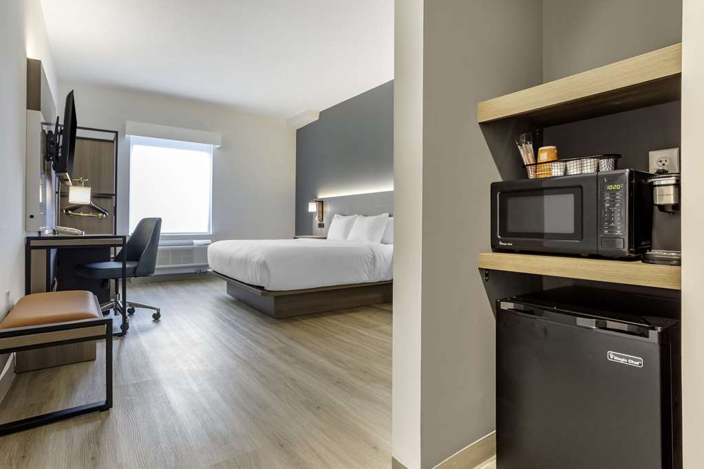 Comfort Inn & Suites Newark Liberty International Airport - photo 10